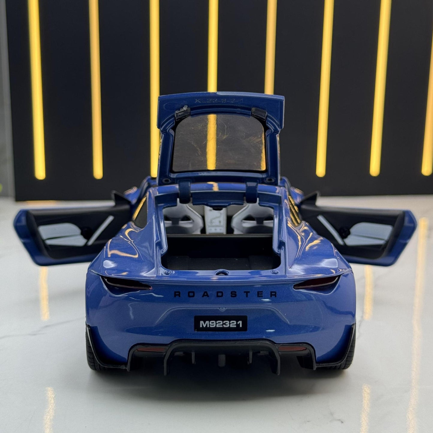 Tesla Roadster 1:24 Scale Die-Cast Alloy Car Model – Pull-Back & Sound/Light Effects, Music Playback, Collectible Electric Supercar Toy for Kids & Adults
