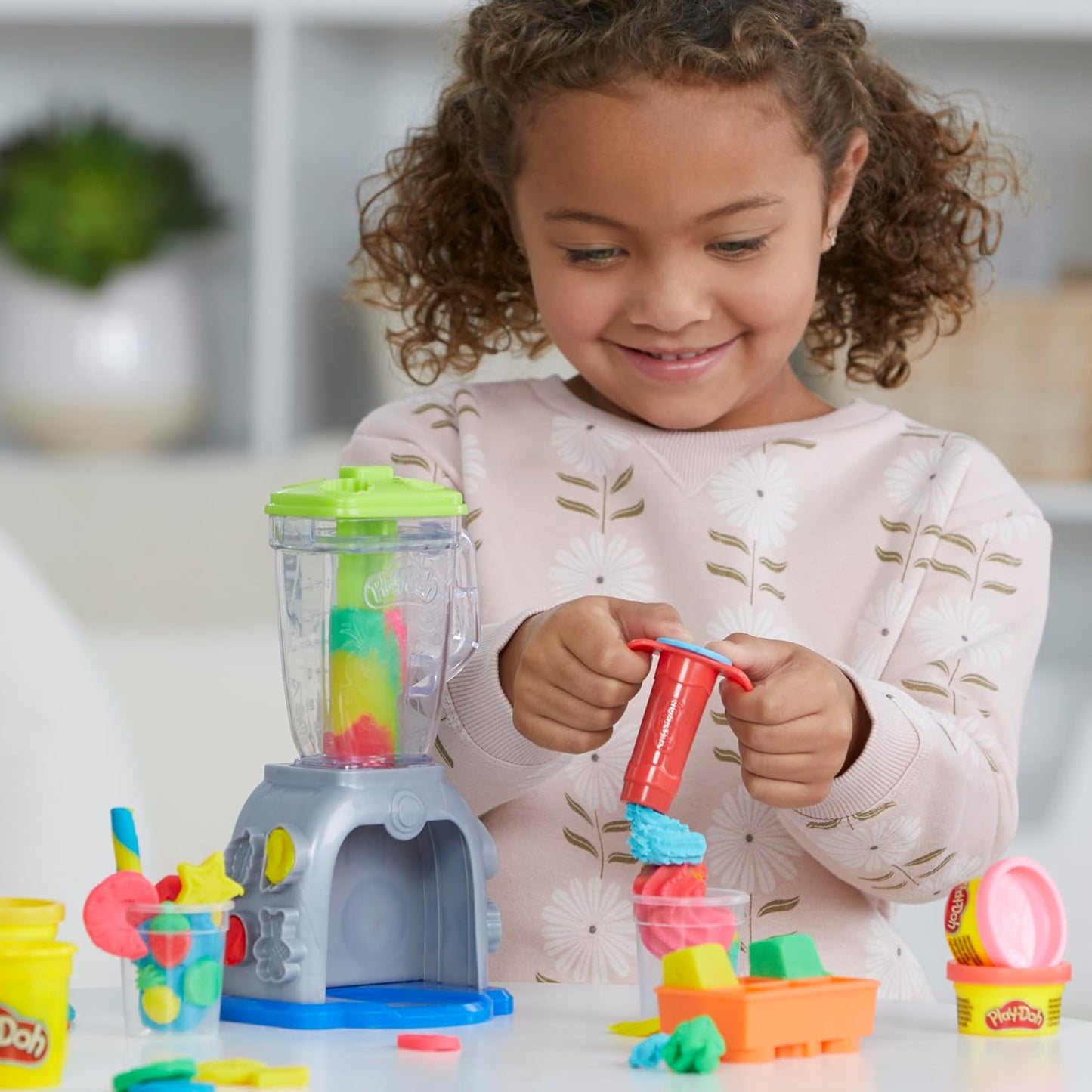 Play-Doh Swirlin' Smoothies Toy Blender Playset, Play Kitchen Appliances, Kids Arts and Crafts Toys for Ages 3+, Pretend Play Toy for Unisex