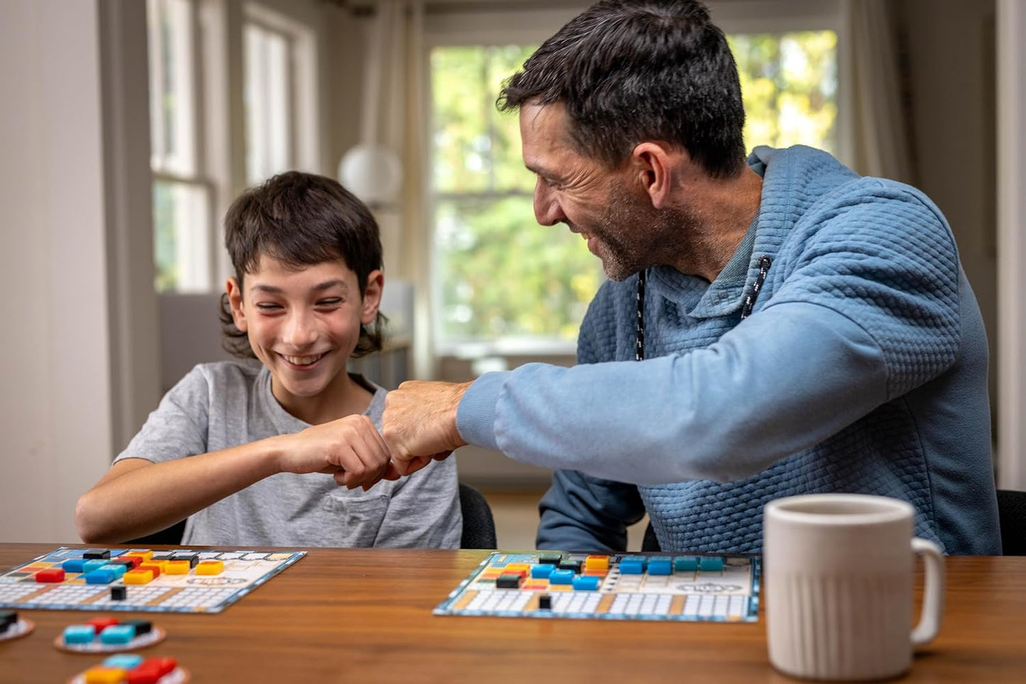 Azul Asmodee Azul Board Game - Award-Winning Tile-Placement Strategy Game, Beautiful Mosaic Art, Family Fun for early-stage & Adults, Ages 8+, 2-4 Players, 30-45 Minute Playtime