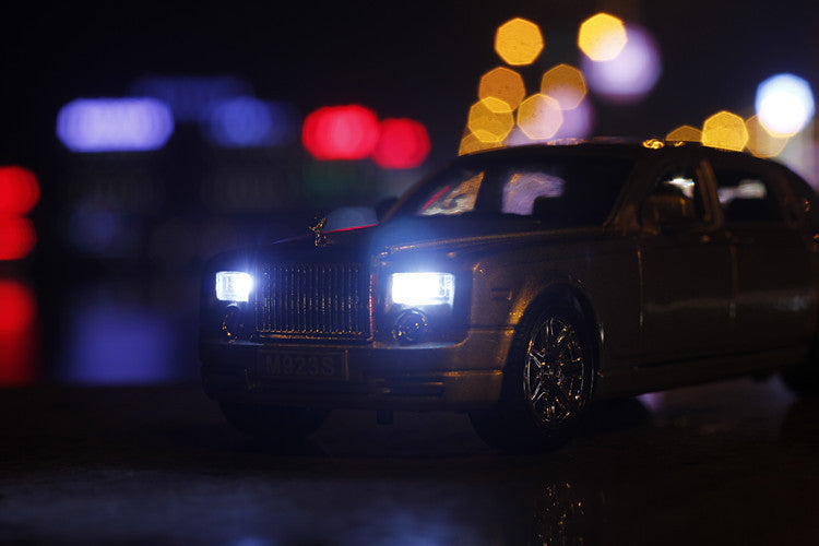 Rolls-Royce Phantom 1:24 Alloy Diecast Model Car | 6-Door Opening | Sound & Light FX | Luxury Collectible & Boys Toy (8.3"L)