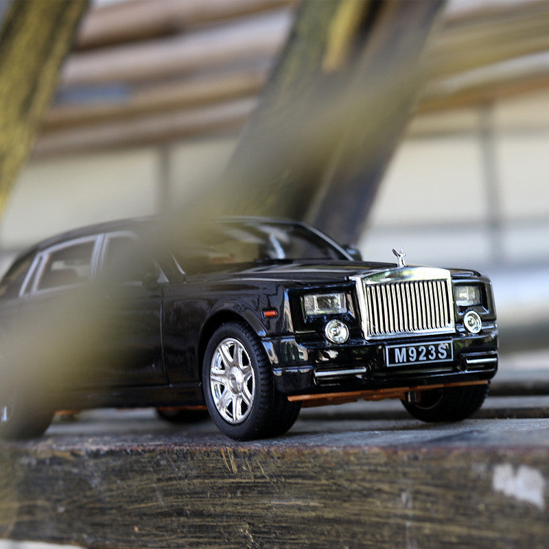 Rolls-Royce Phantom 1:24 Alloy Diecast Model Car | 6-Door Opening | Sound & Light FX | Luxury Collectible & Boys Toy (8.3"L)