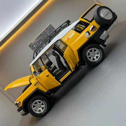 Toyota FJ Cruiser 1:24 Alloy Diecast Model Car | Sound & Light FX | Pull Back & Go | Off-Road Adventure Toy (8.5" x 3.5" x 3.8")